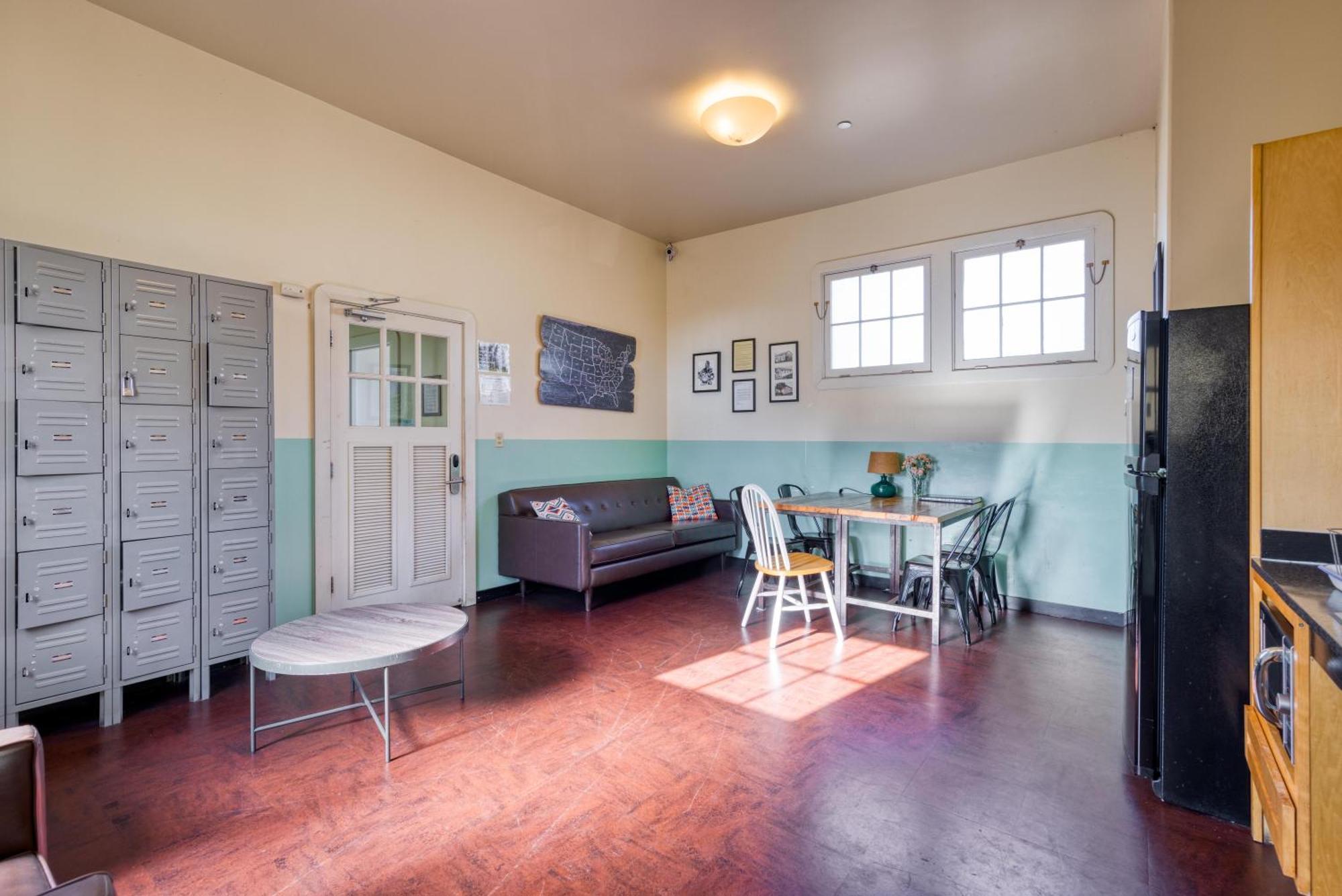 Hi Fisherman's Wharf Hostel *