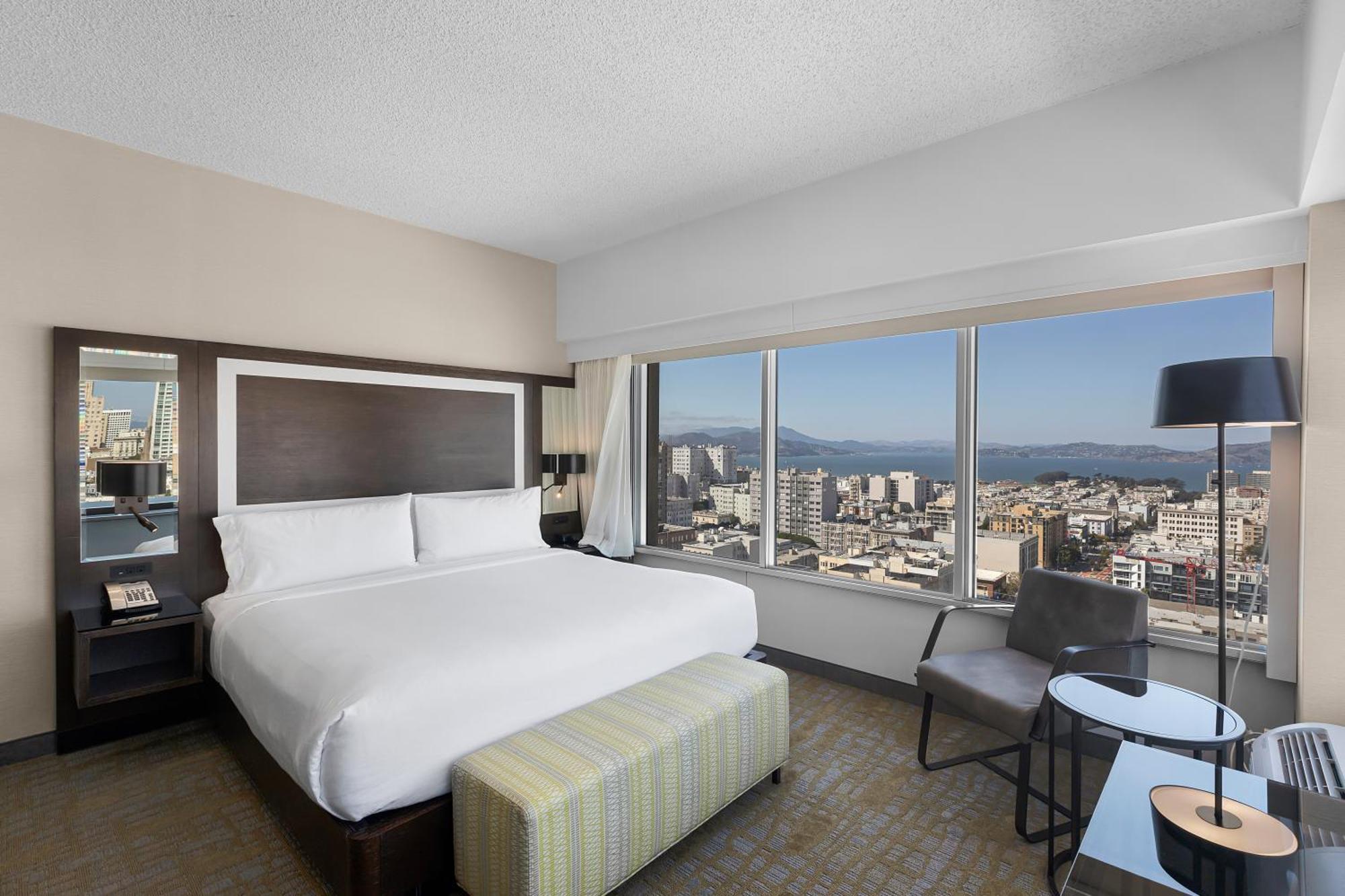 Holiday - Golden Gateway Newly Renovated With No Fee Hotel