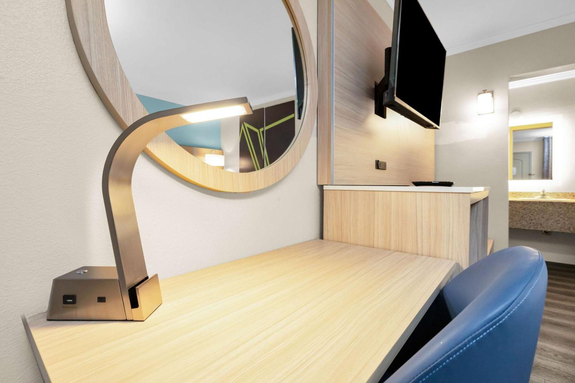 Surestay By Western Marina District Hotel