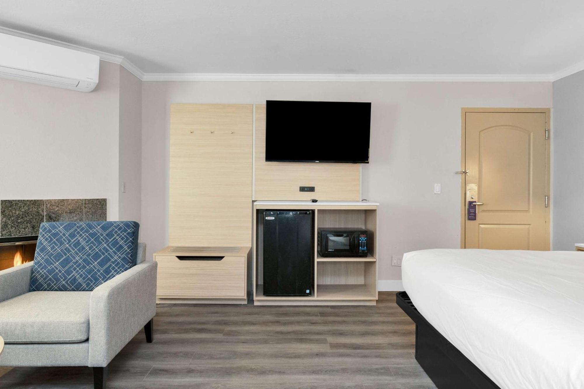 Surestay By Western Marina District