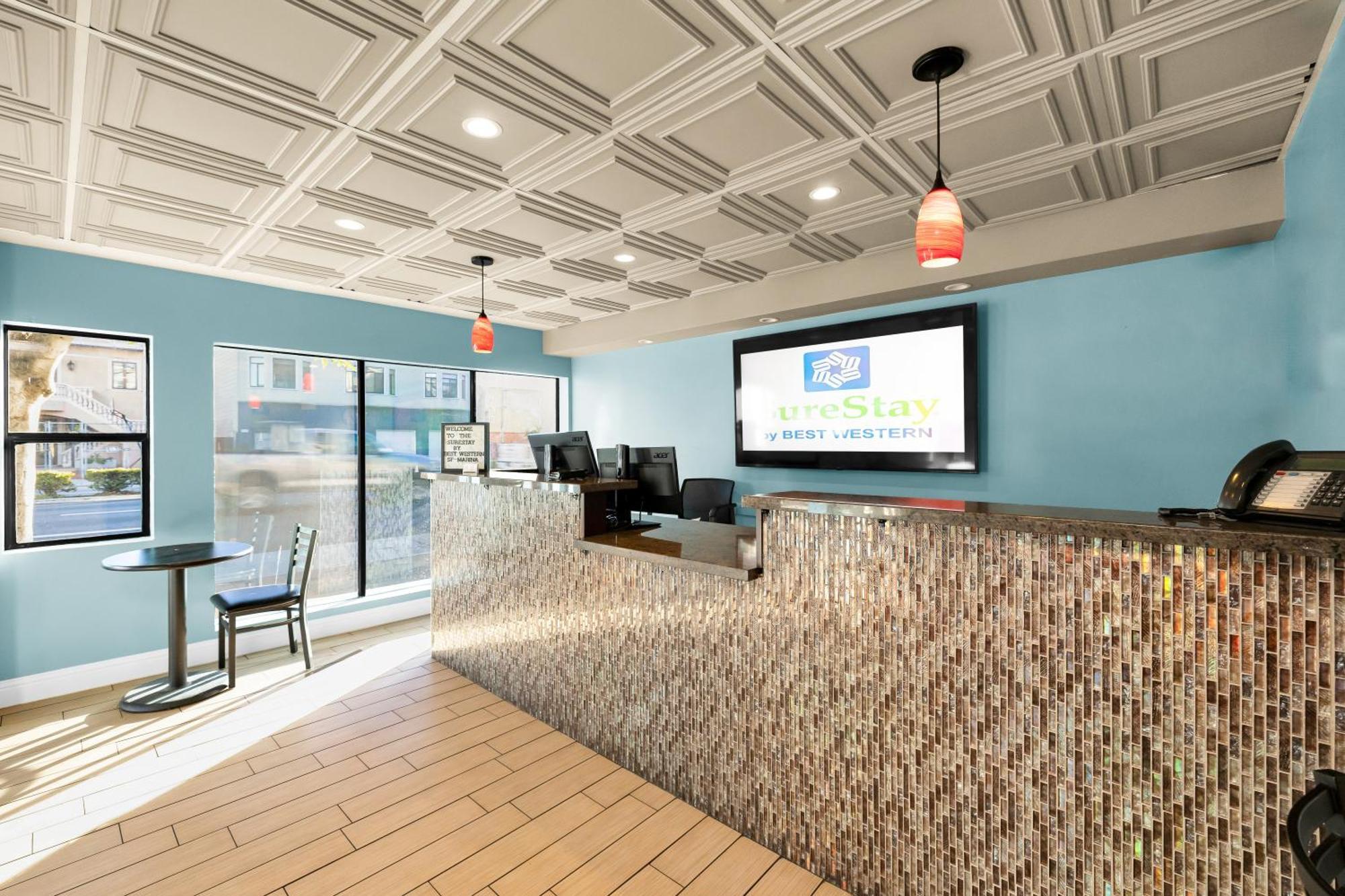 Hotel Surestay By Western Marina District 2*