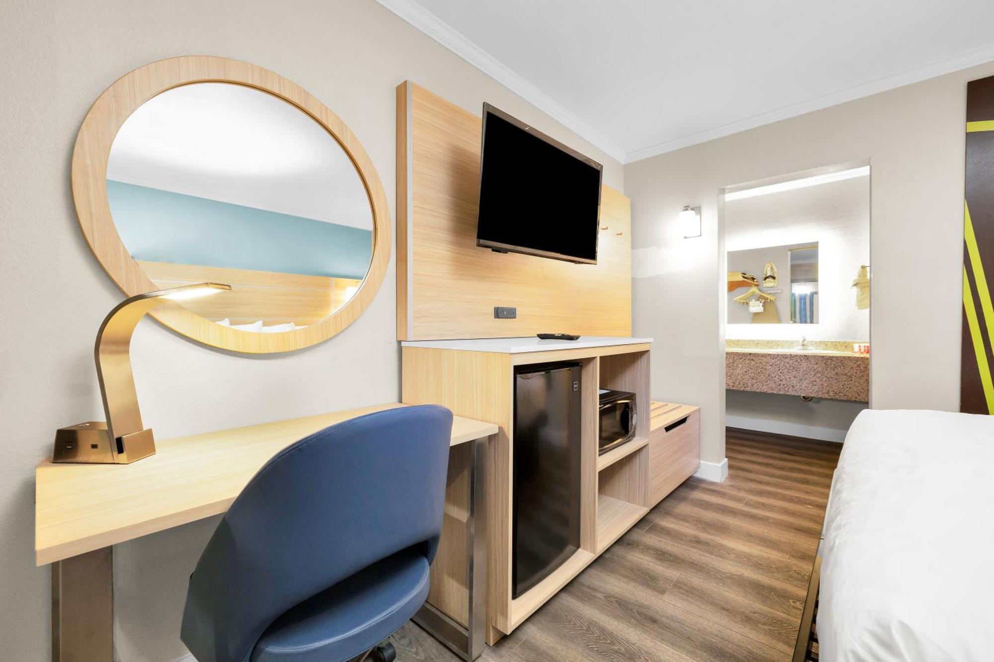 Surestay By Western Marina District