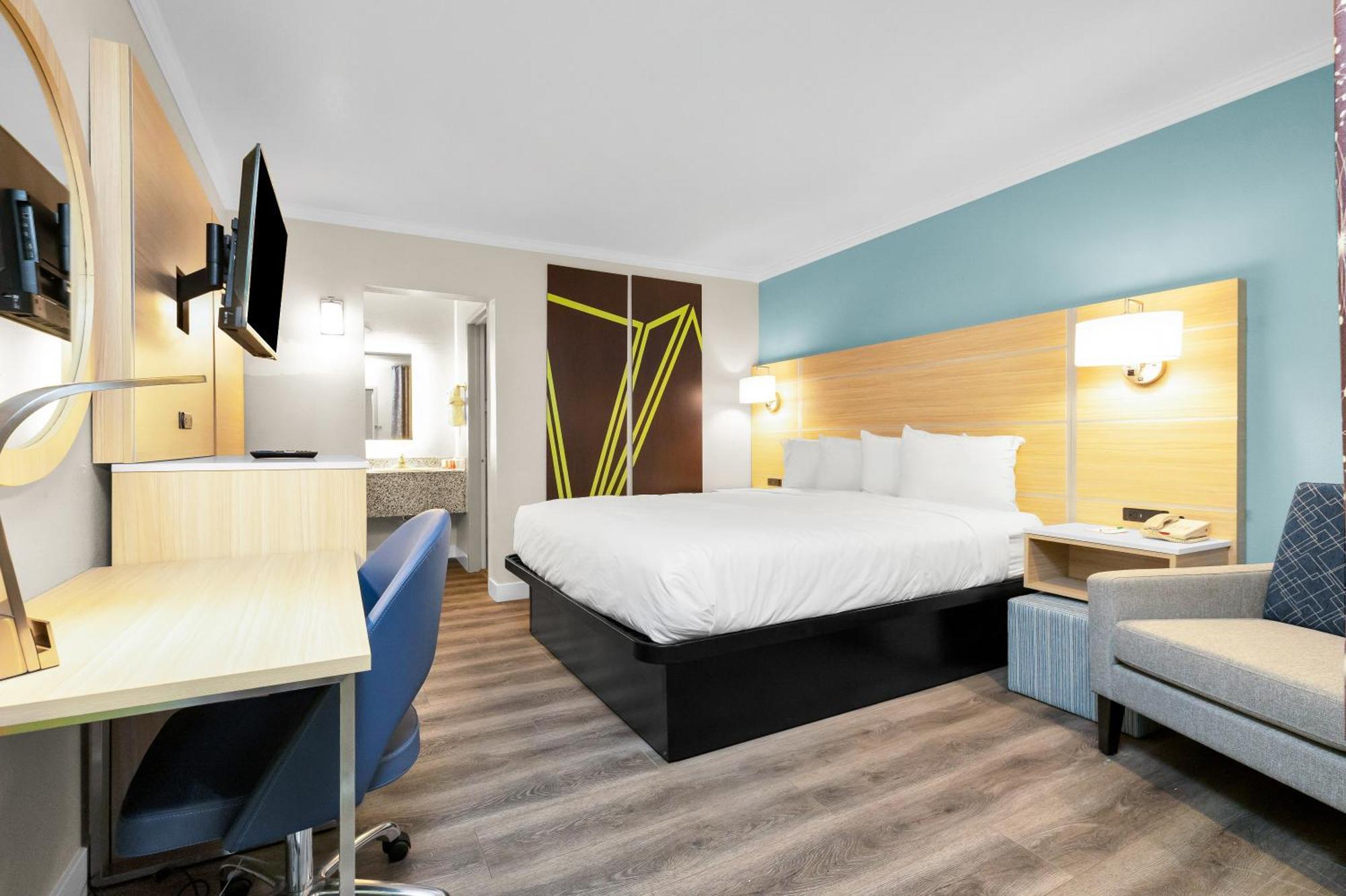 Hotel Surestay By Western Marina District 2*