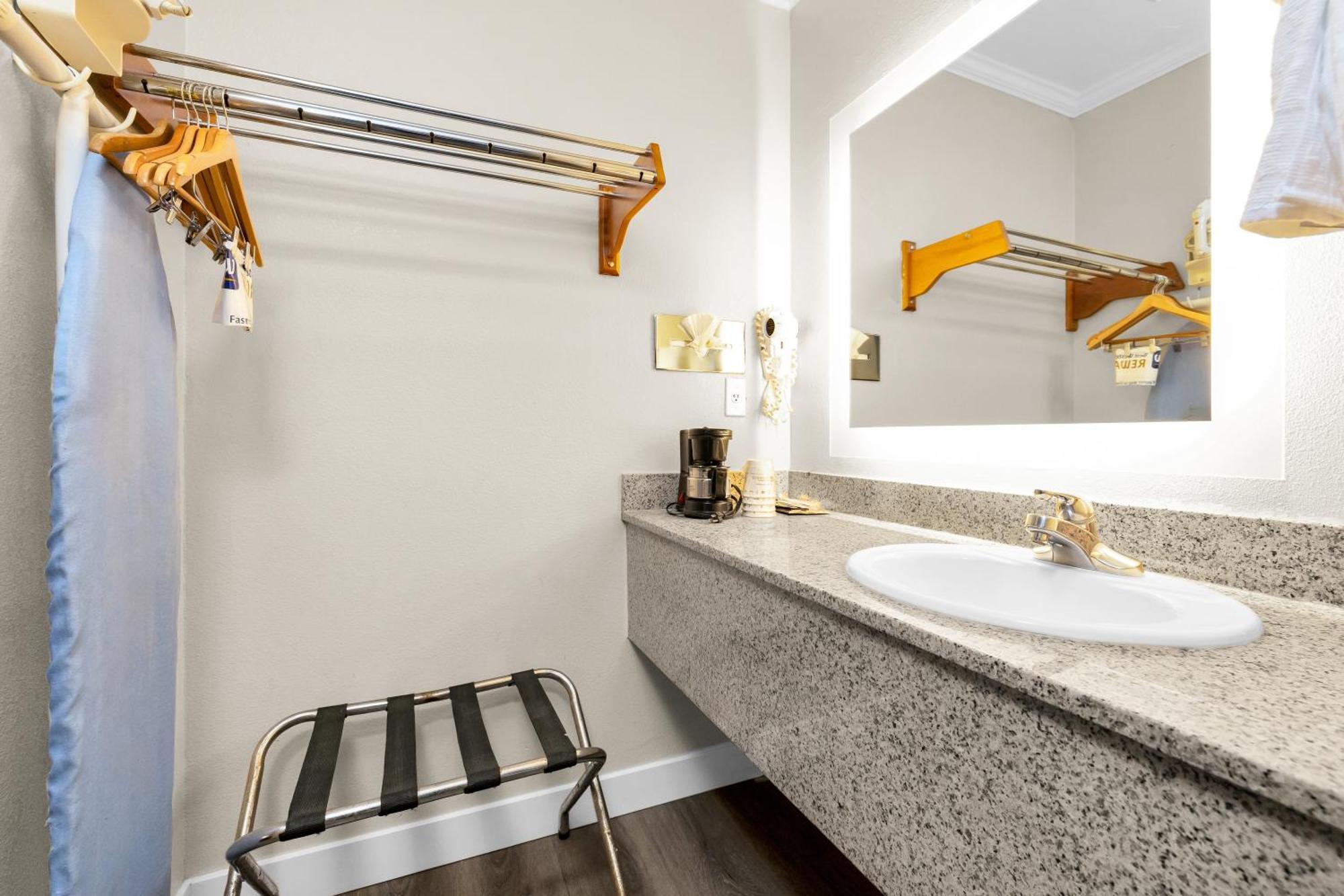 Surestay By Western Marina District