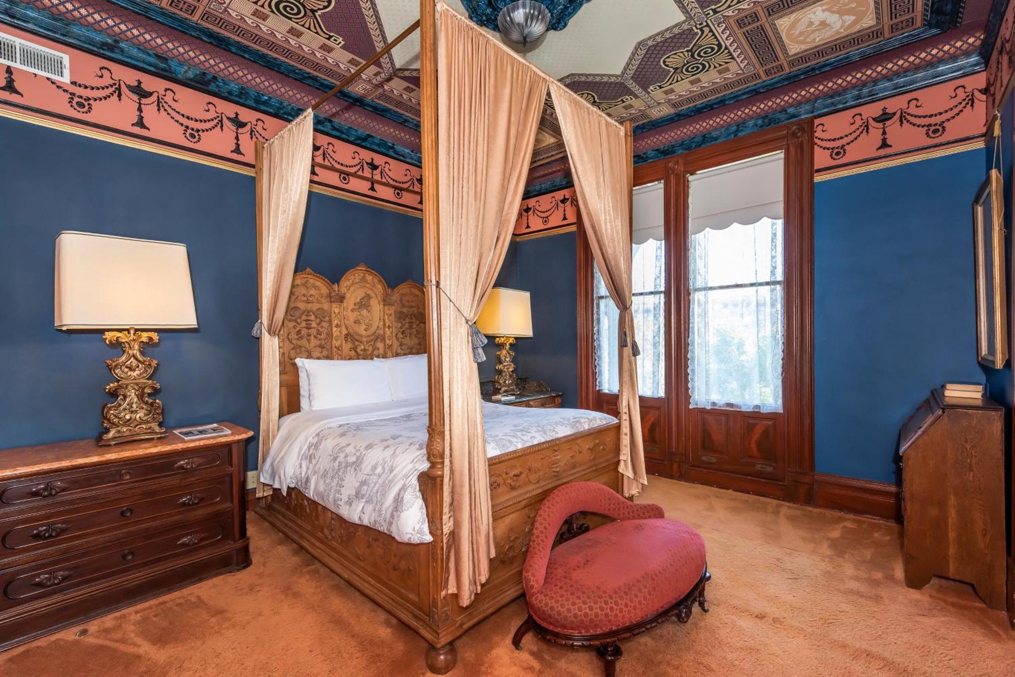 Chateau Tivoli 3*