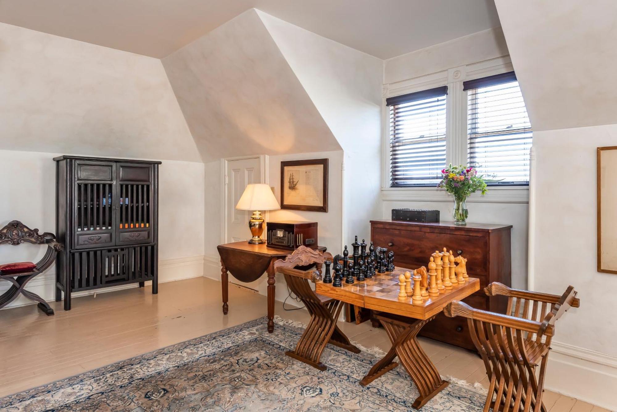 Chateau Tivoli Bed & Breakfast