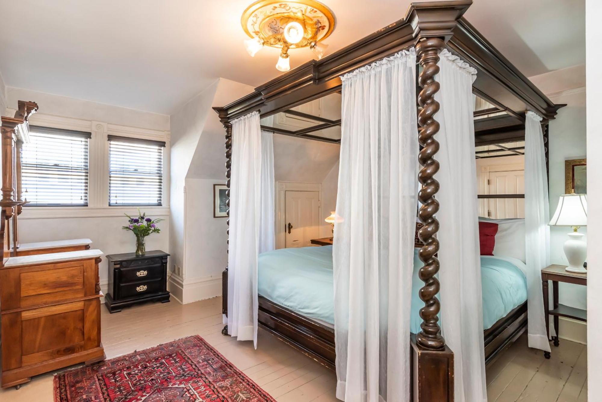 Bed & Breakfast Chateau Tivoli San Francisco