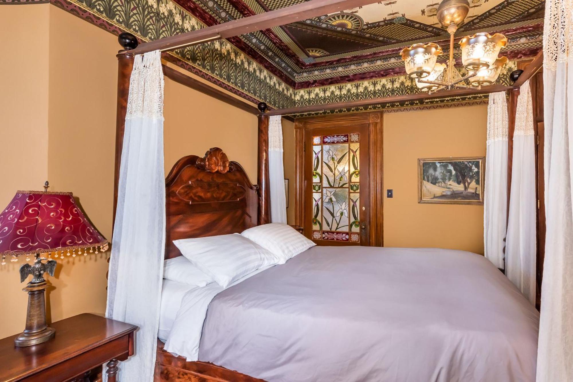 Chateau Tivoli Bed & Breakfast