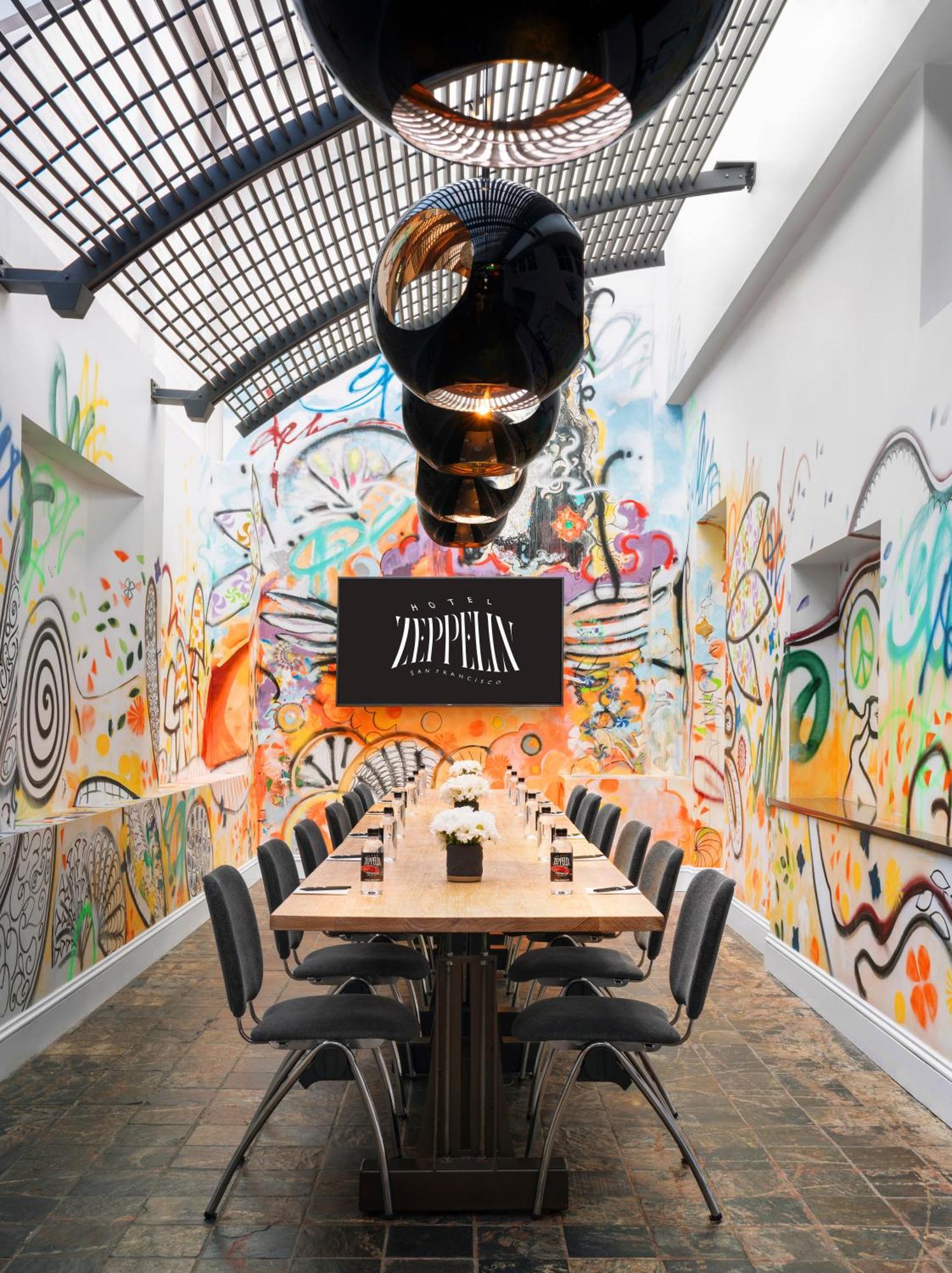 Hotel Zeppelin 4*