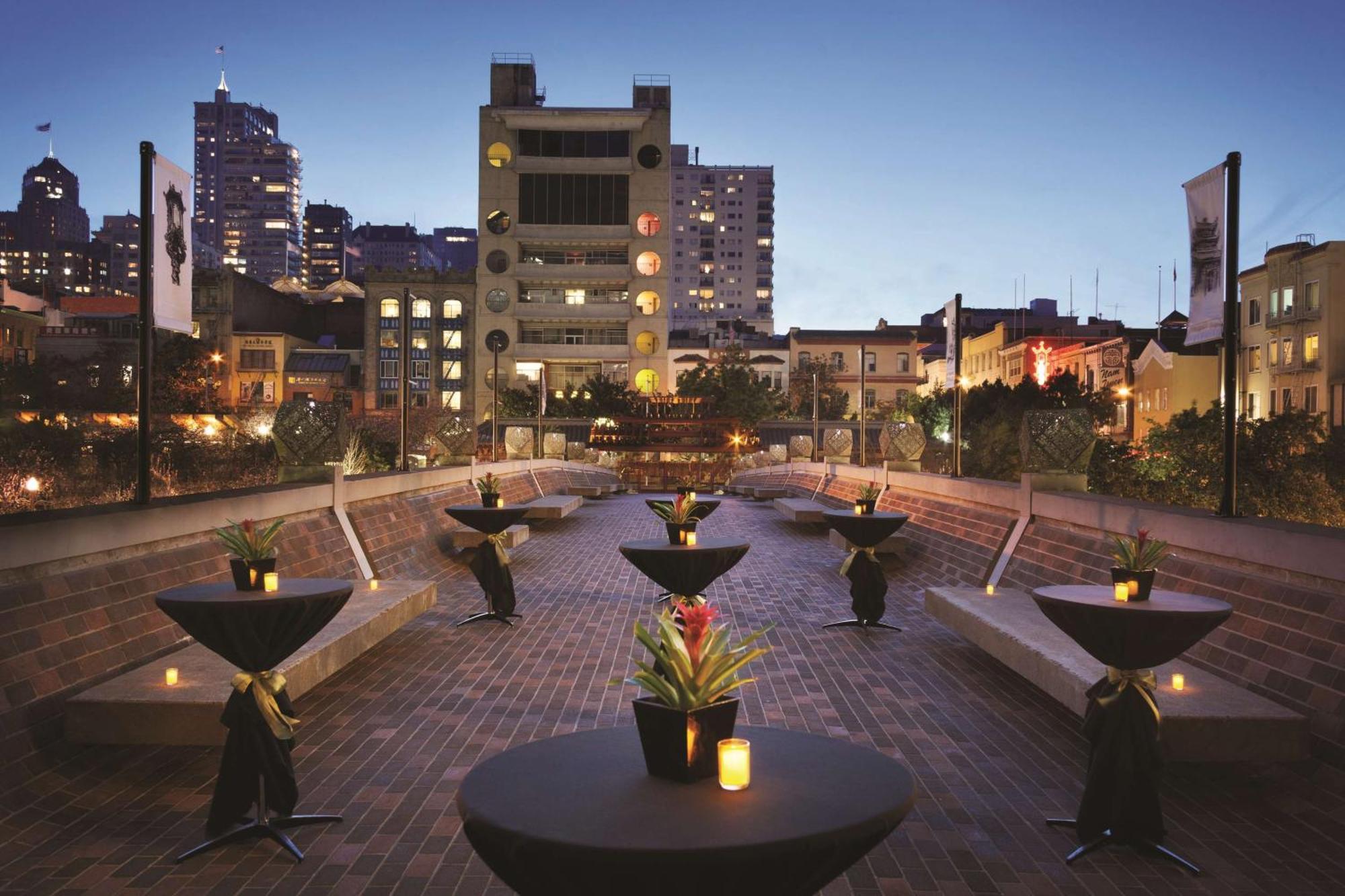 Hilton Financial District 4*