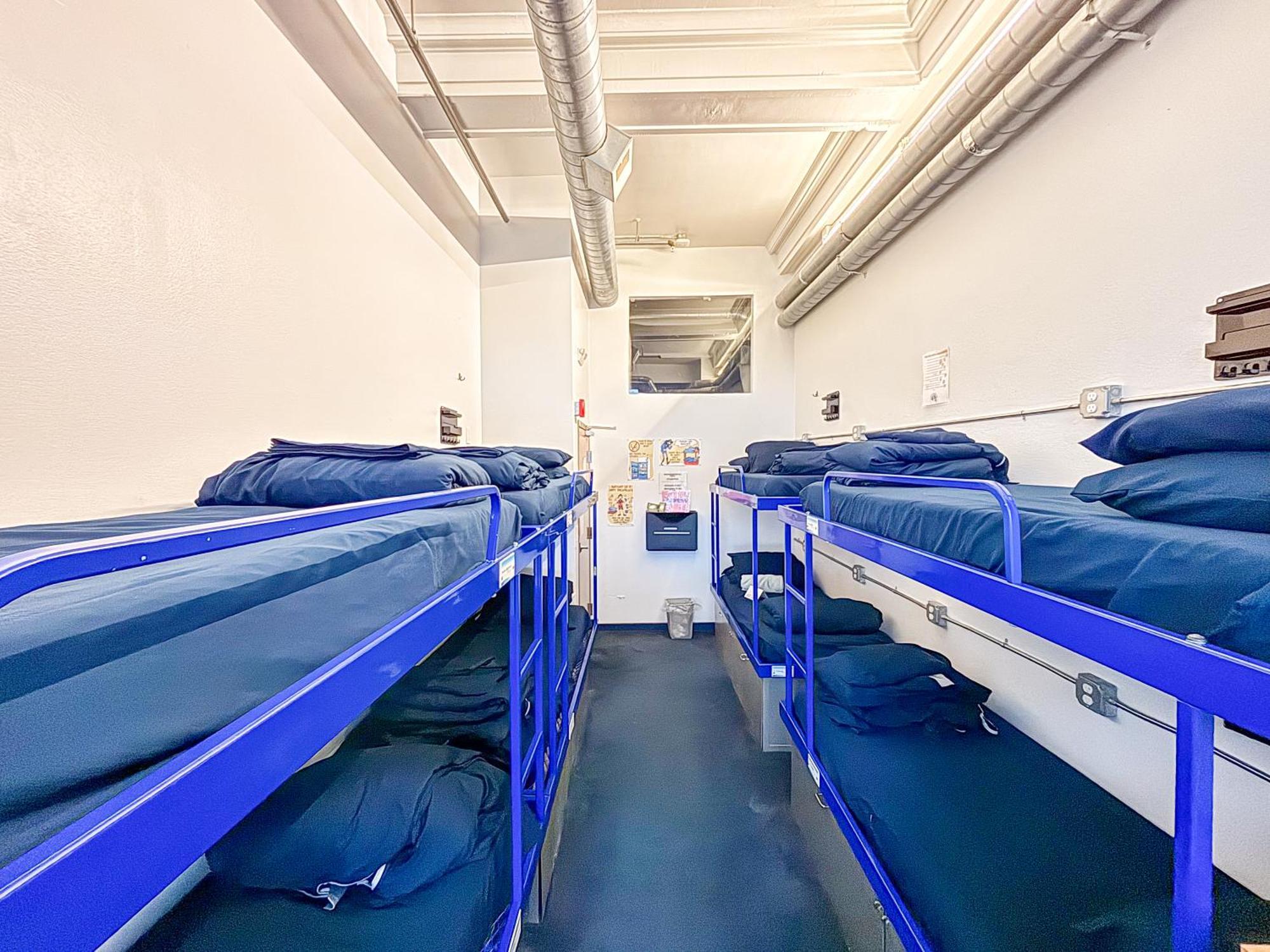 Ith Pacific Tradewinds Backpacker Hostel