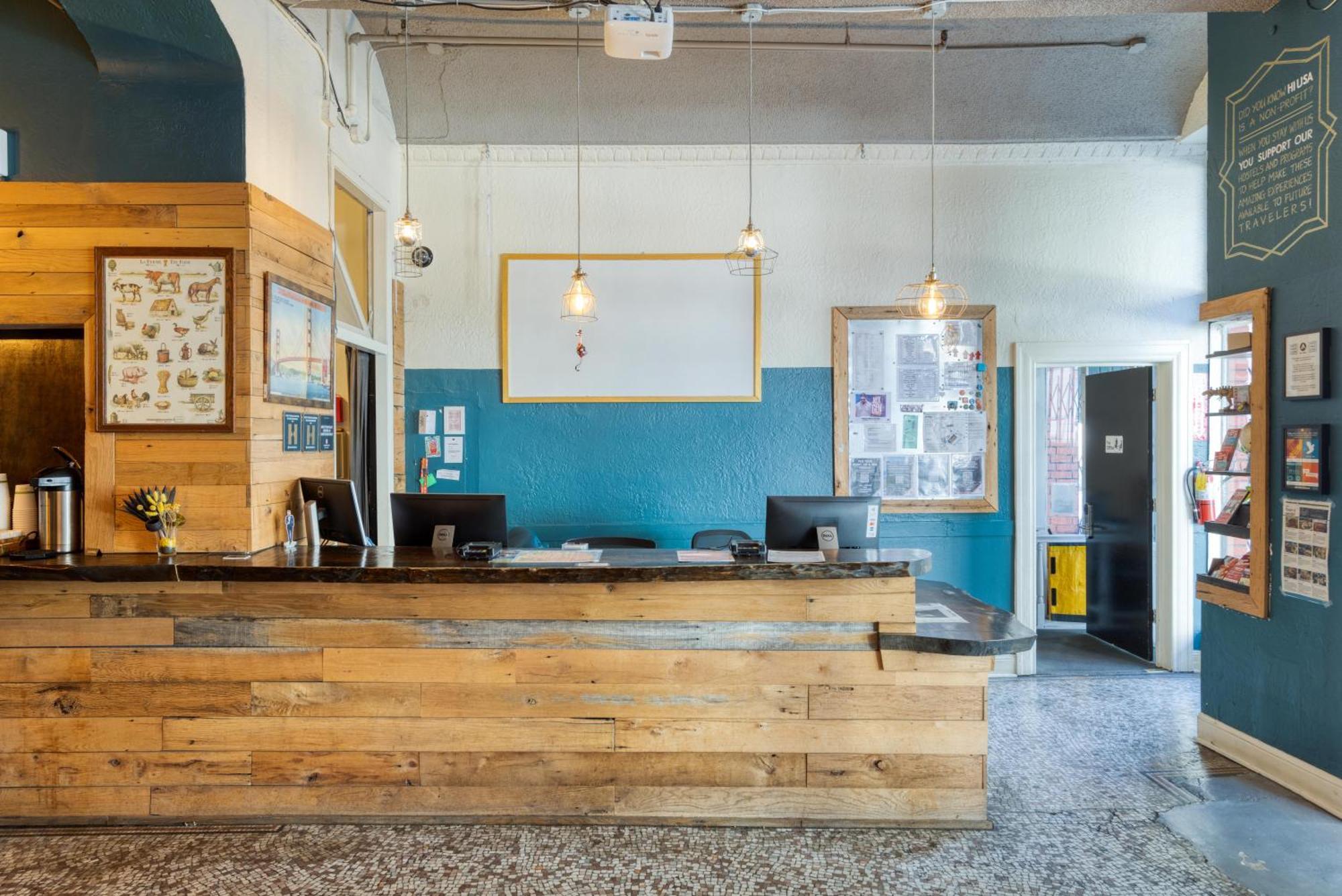 Hi Downtown (adults Only) Hostel
