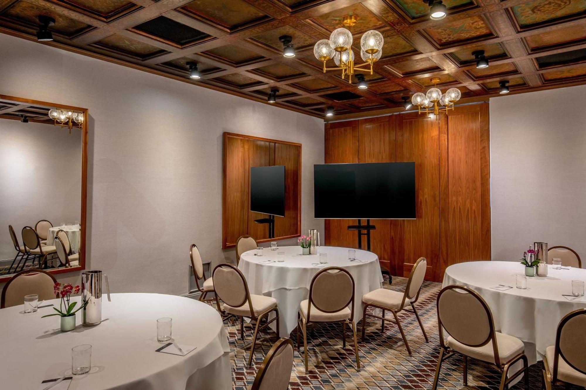 Hotel Adagio, Autograph Collection 4*