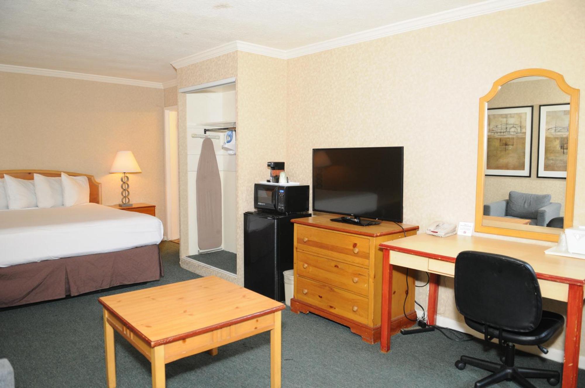 Civic Center Motor Motel 3*