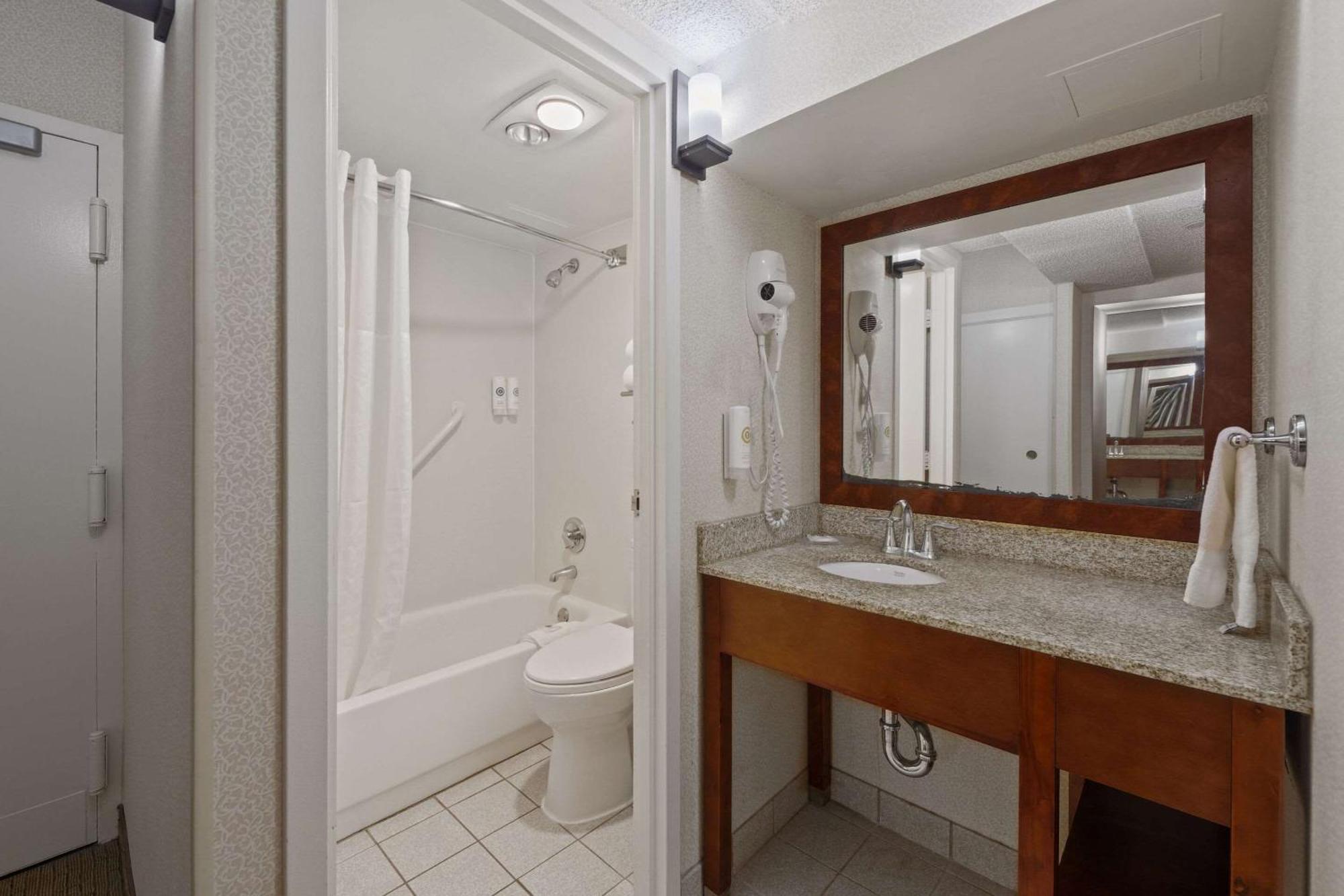 Inn Comfort By The Bay