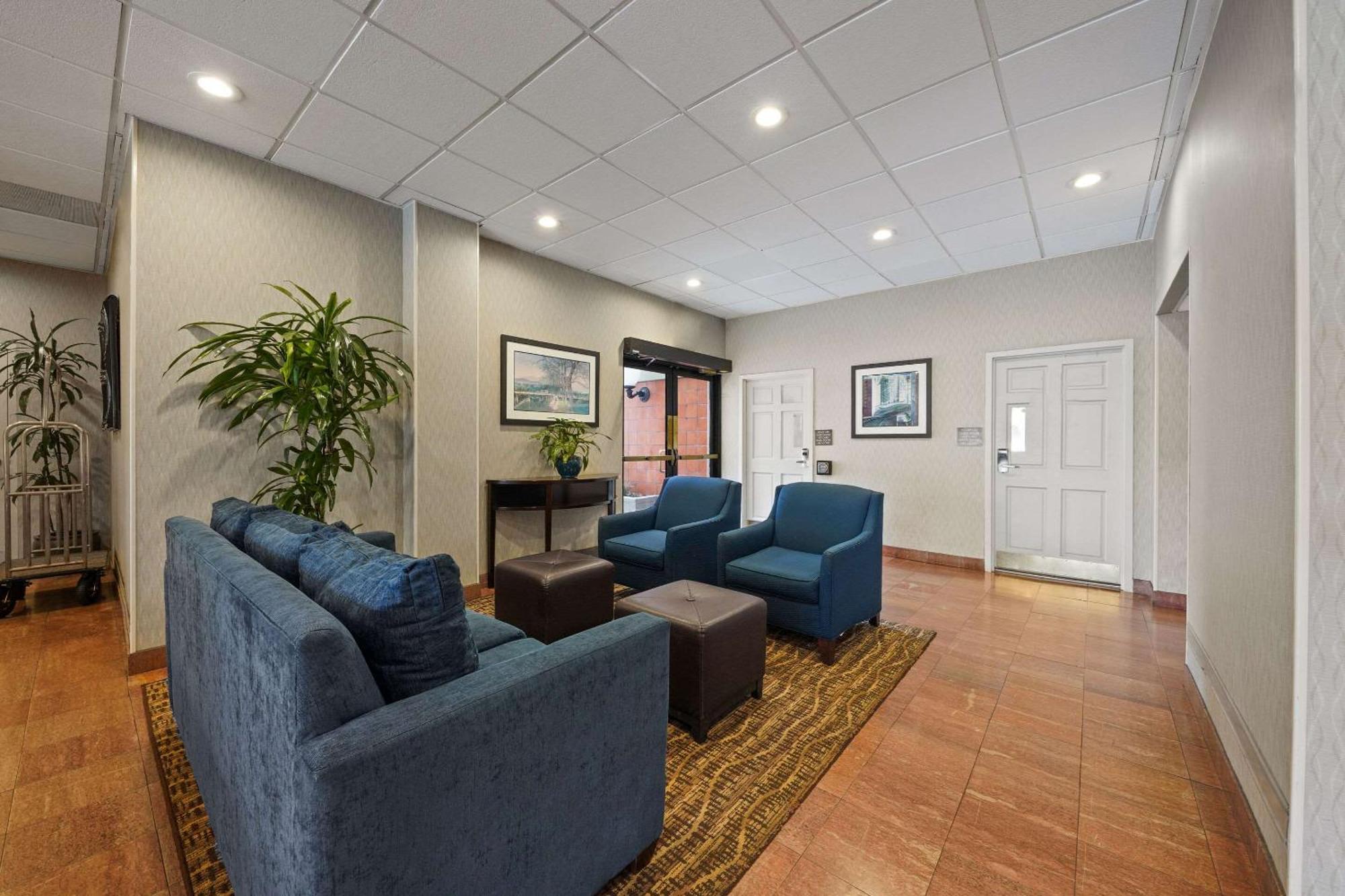 Inn Comfort By The Bay
