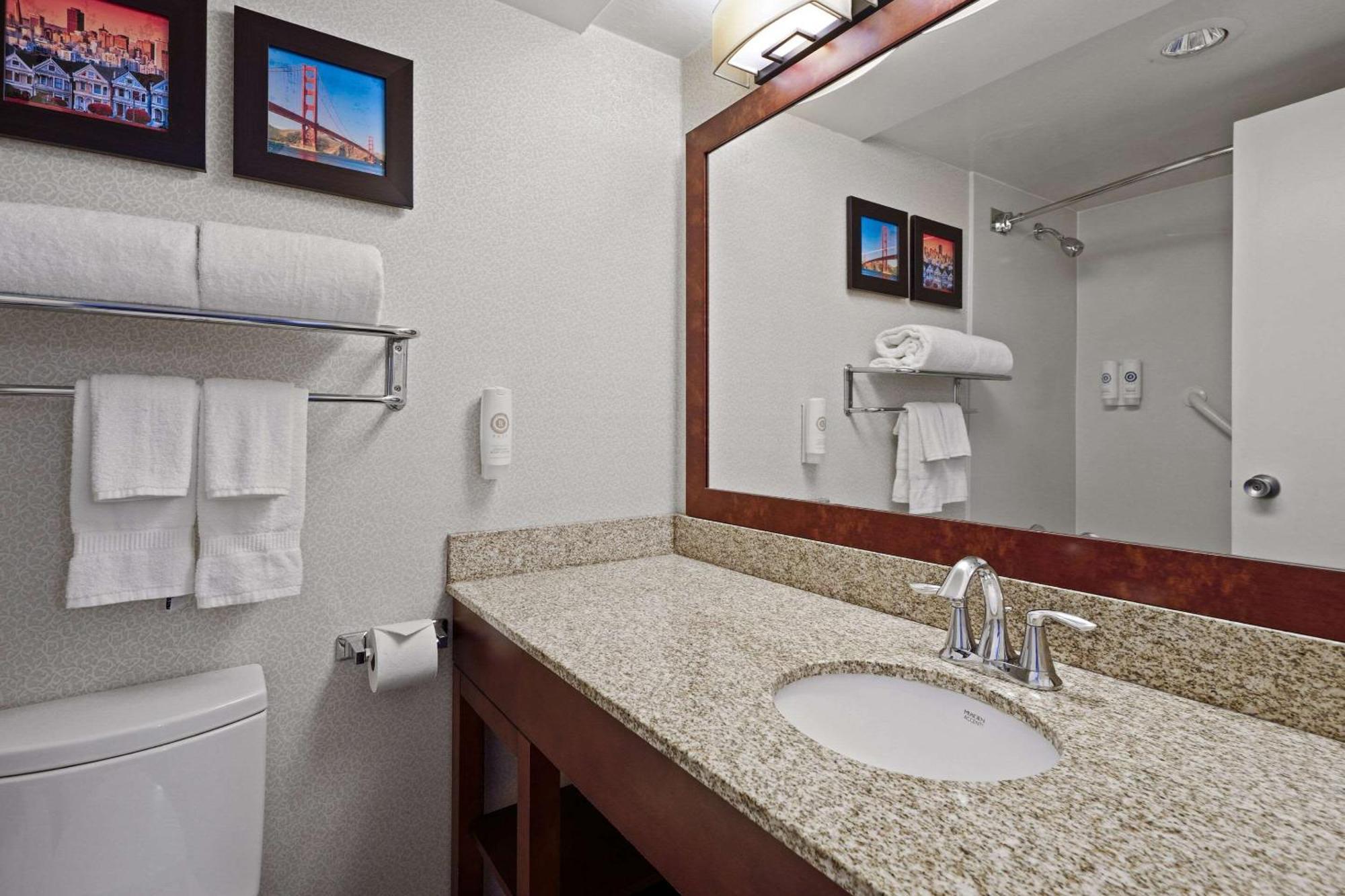 Comfort By The Bay Inn 3*