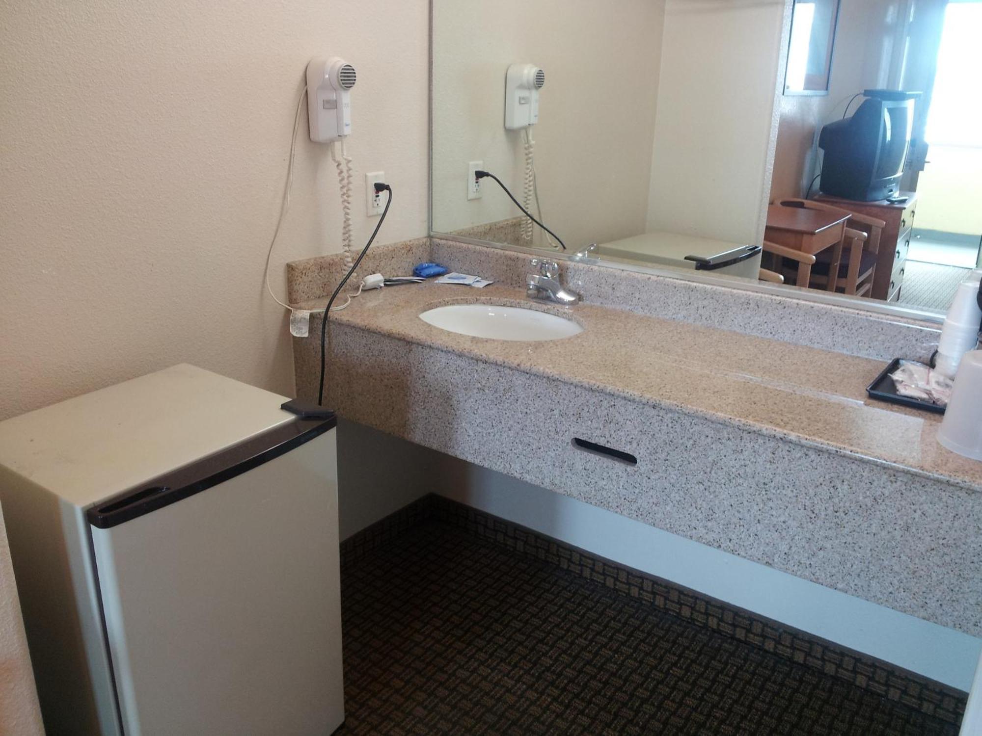 Motel Economy