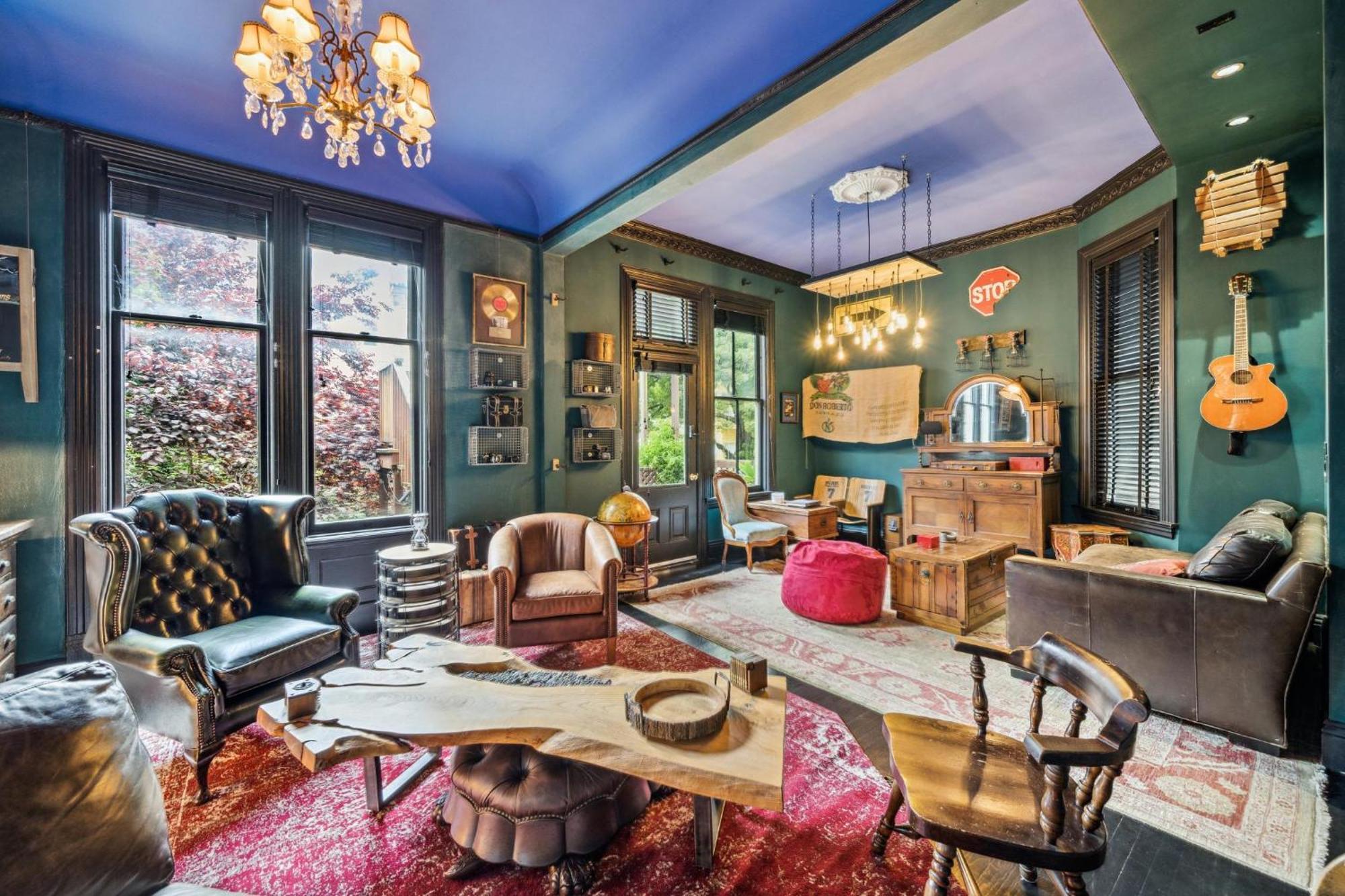 Historic & Charming Victorian Sleeps 11