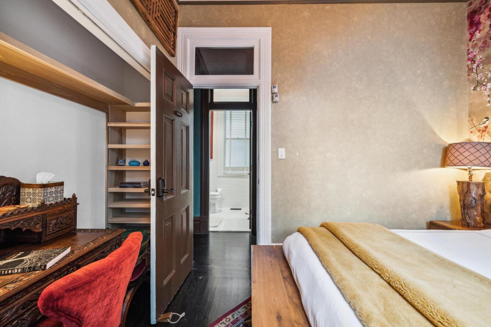 Historic & Charming Victorian Sleeps 11