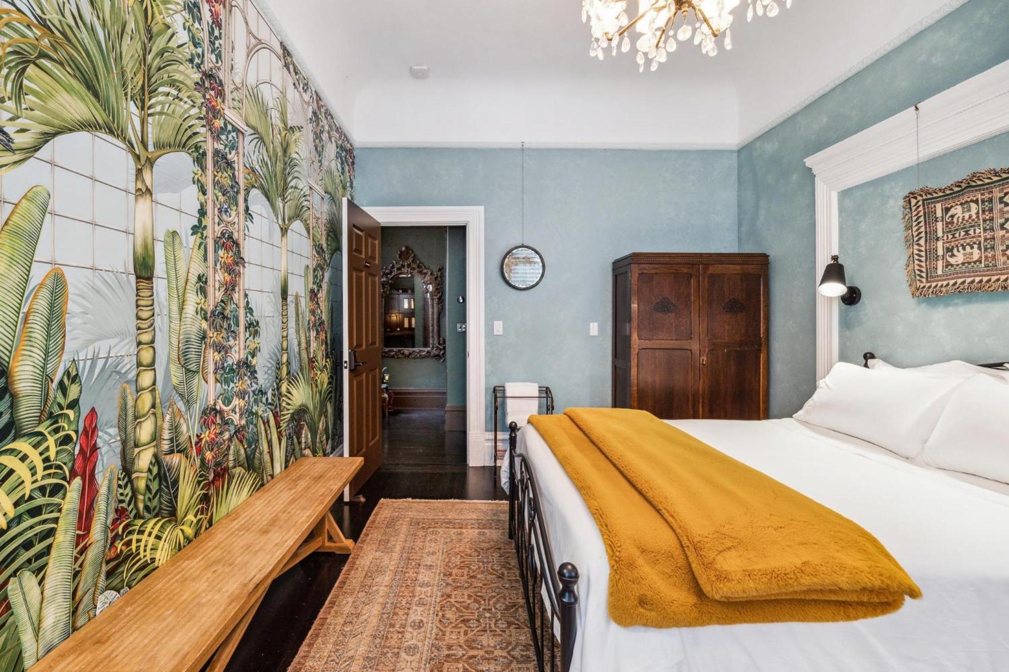 Historic & Charming Victorian Sleeps 11 San Francisco