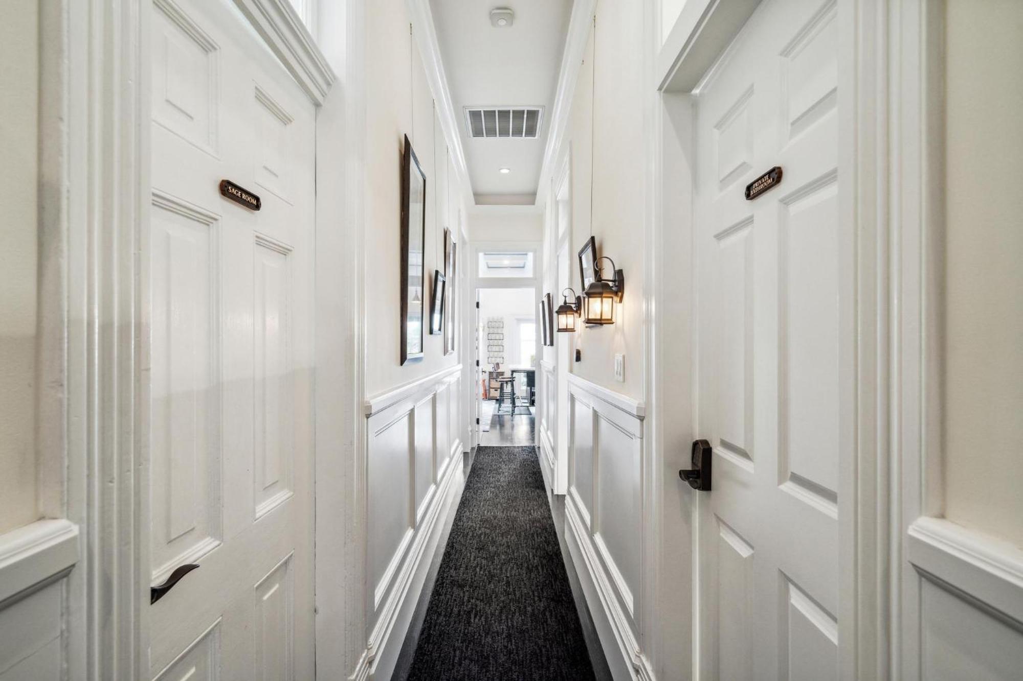 Historic & Charming Victorian Sleeps 11