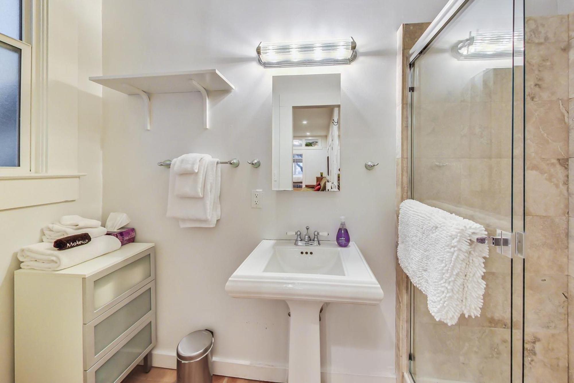 Holiday home 1br Heart Of Pac Heights Wd Walk Score 97