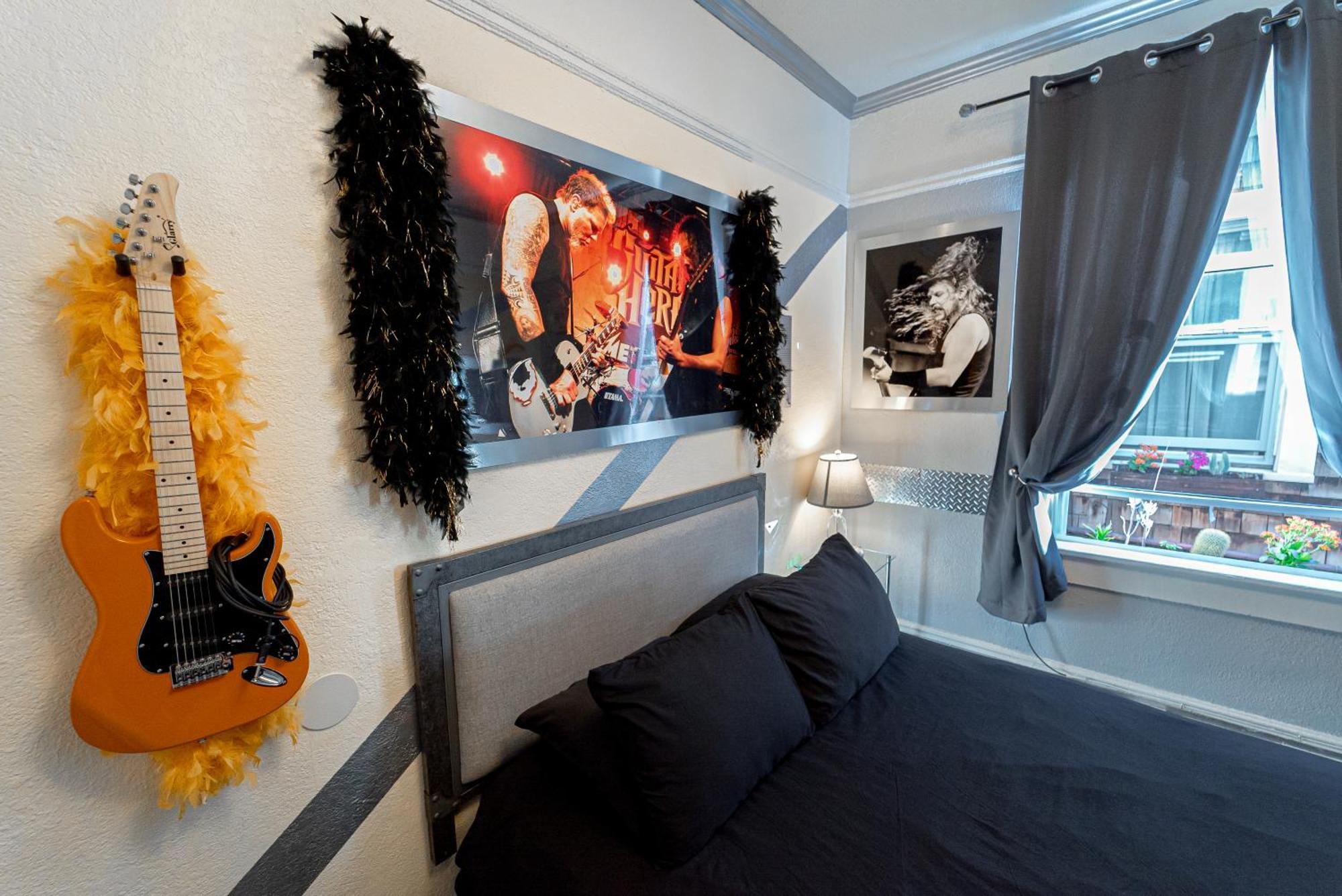 Music - Of The Music Hall Of Fame Hostel