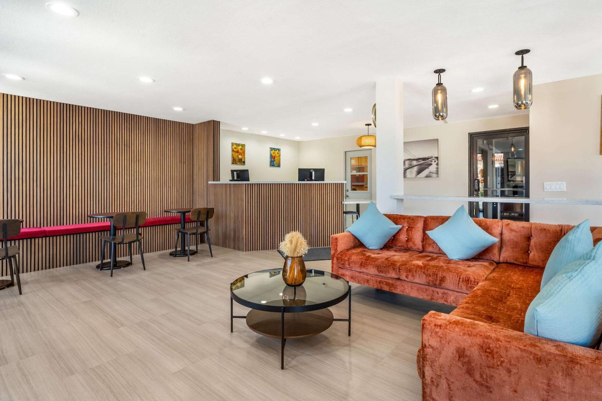La Luna Inn, Ascend Collection