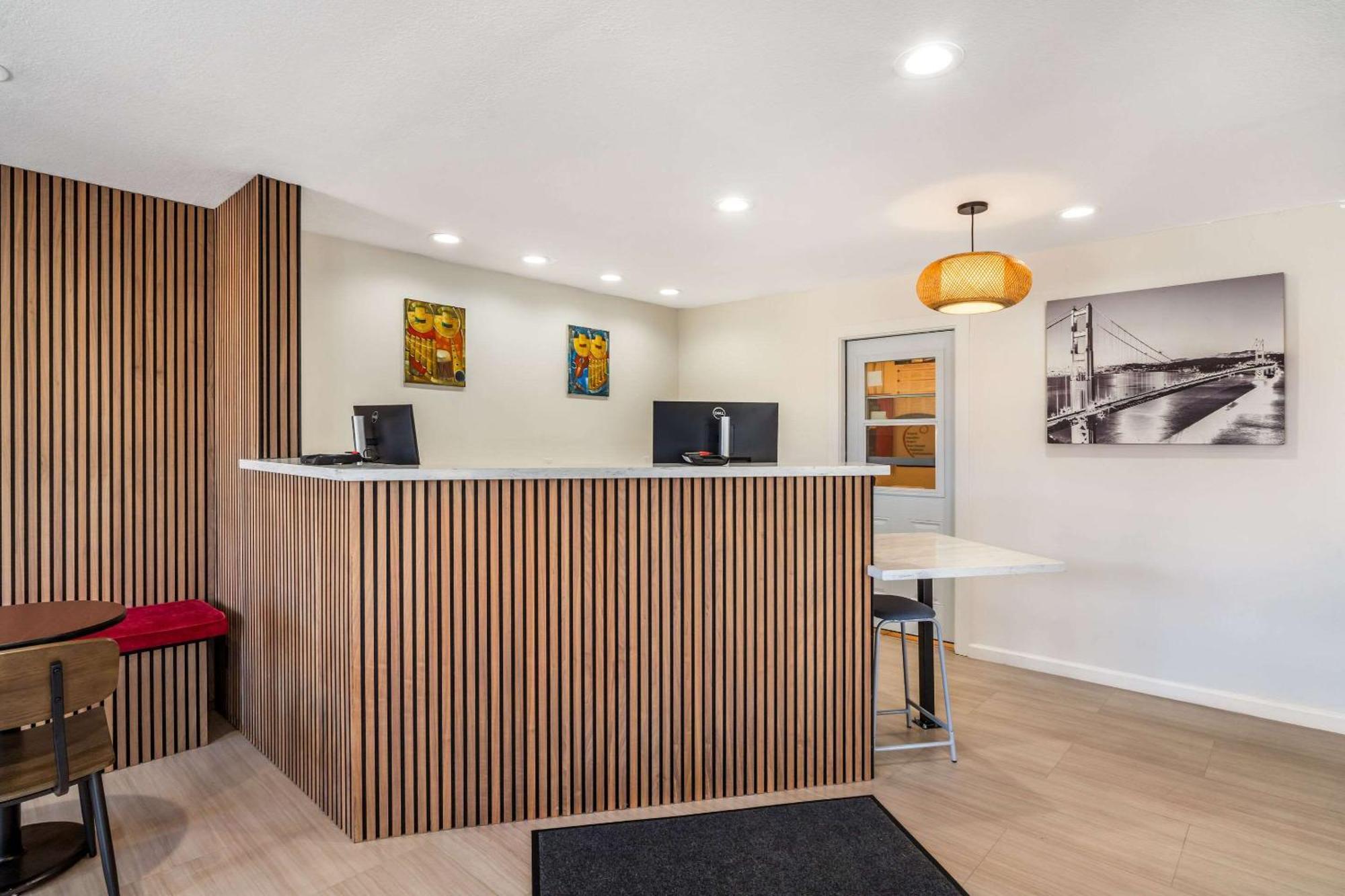 La Luna Inn, Ascend Collection Hotel