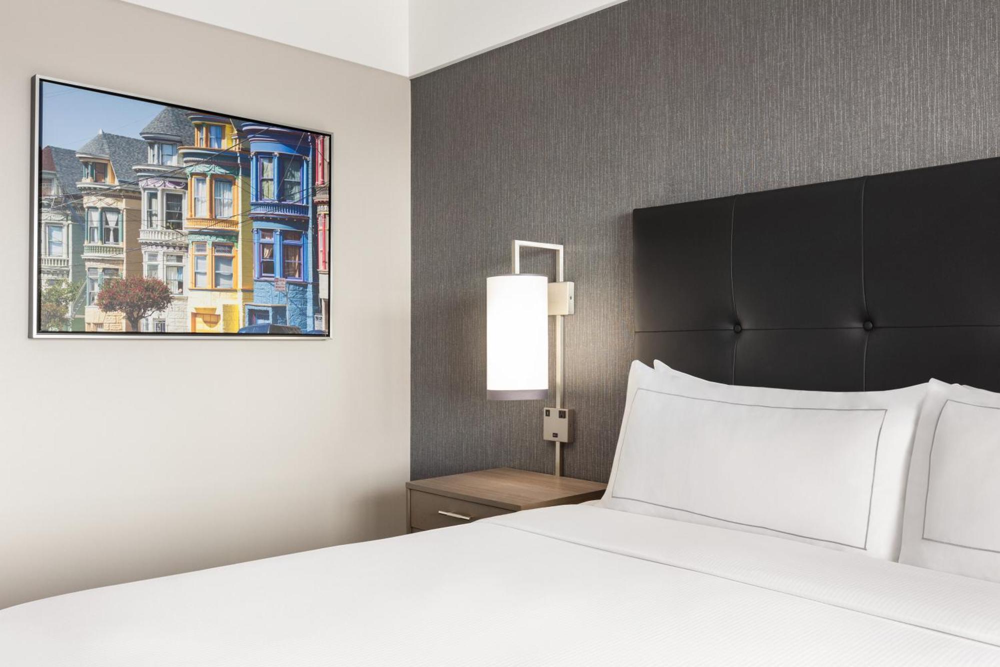 Hilton Financial District 4*
