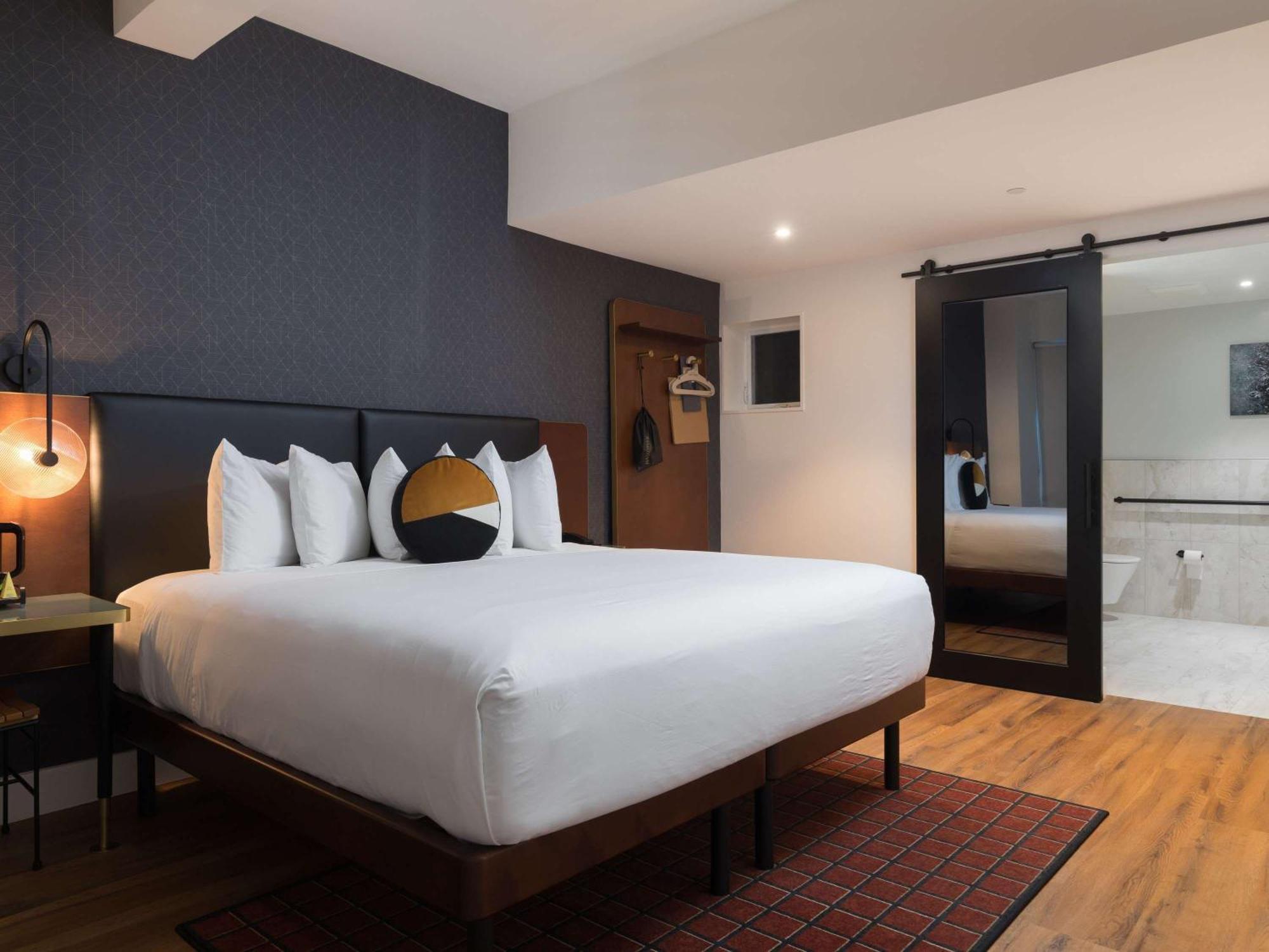 Hotel Stratford - Handwritten Collection 3*