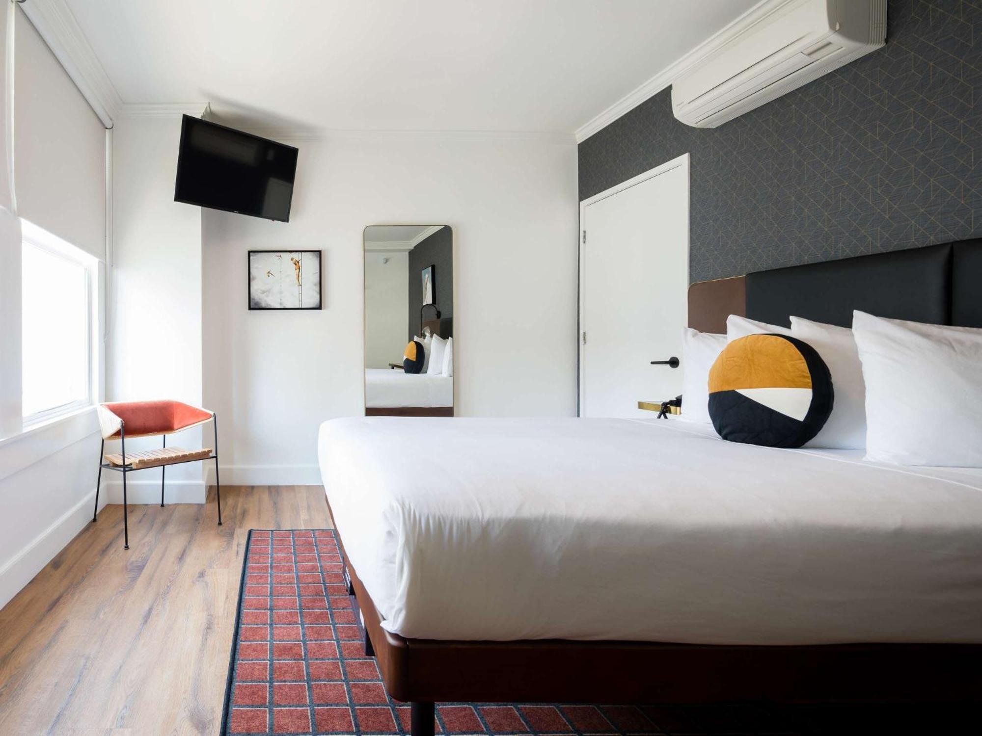 Hotel Stratford - Handwritten Collection
