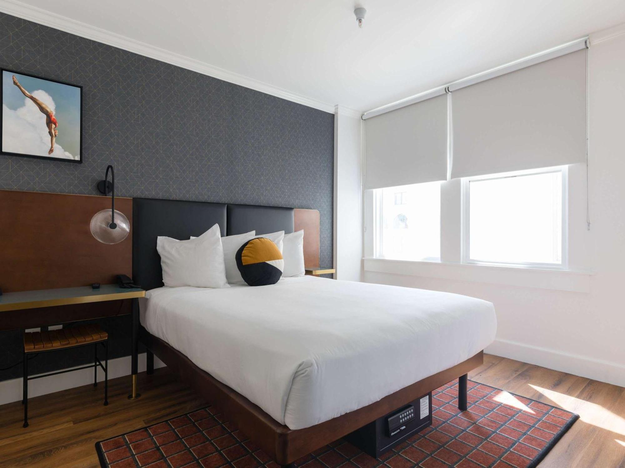 Hotel Stratford - Handwritten Collection 3*