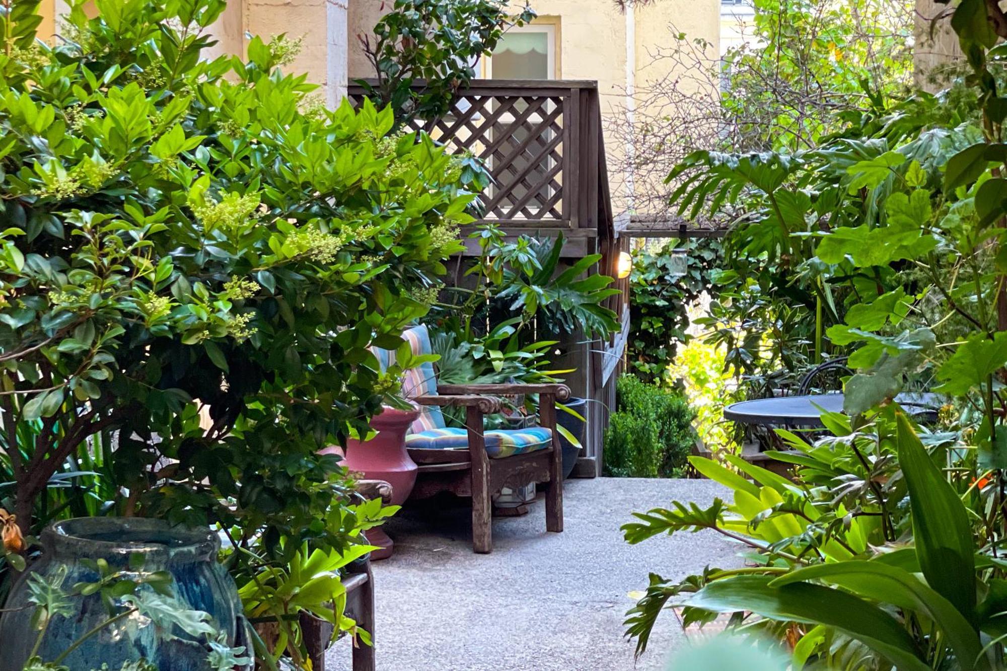 Petite Hotel 3*