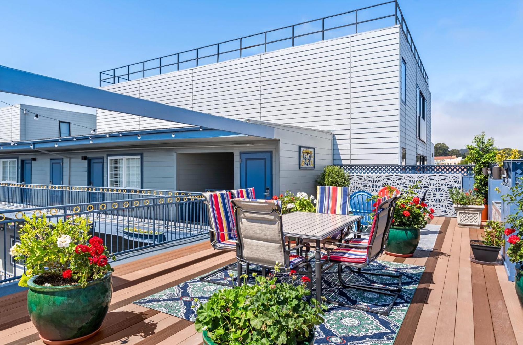 Signature Marina District Motel
