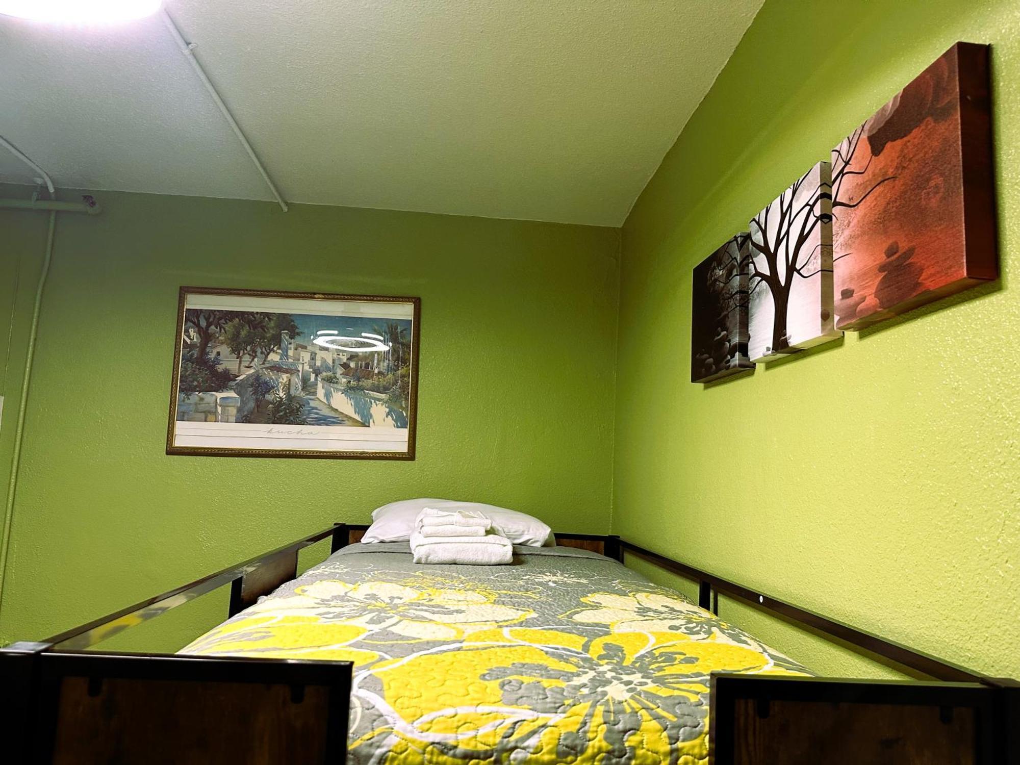 Hostel Orange Village *