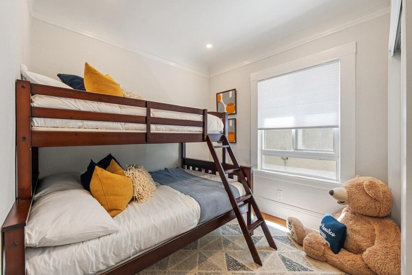Modern & Convenient 3br2ba Edwardian W Parking San Francisco