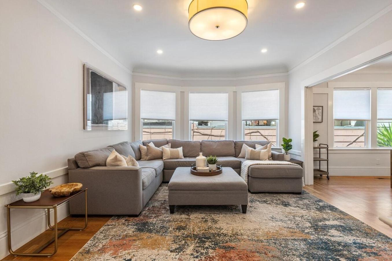 Modern & Convenient 3br2ba Edwardian W Parking