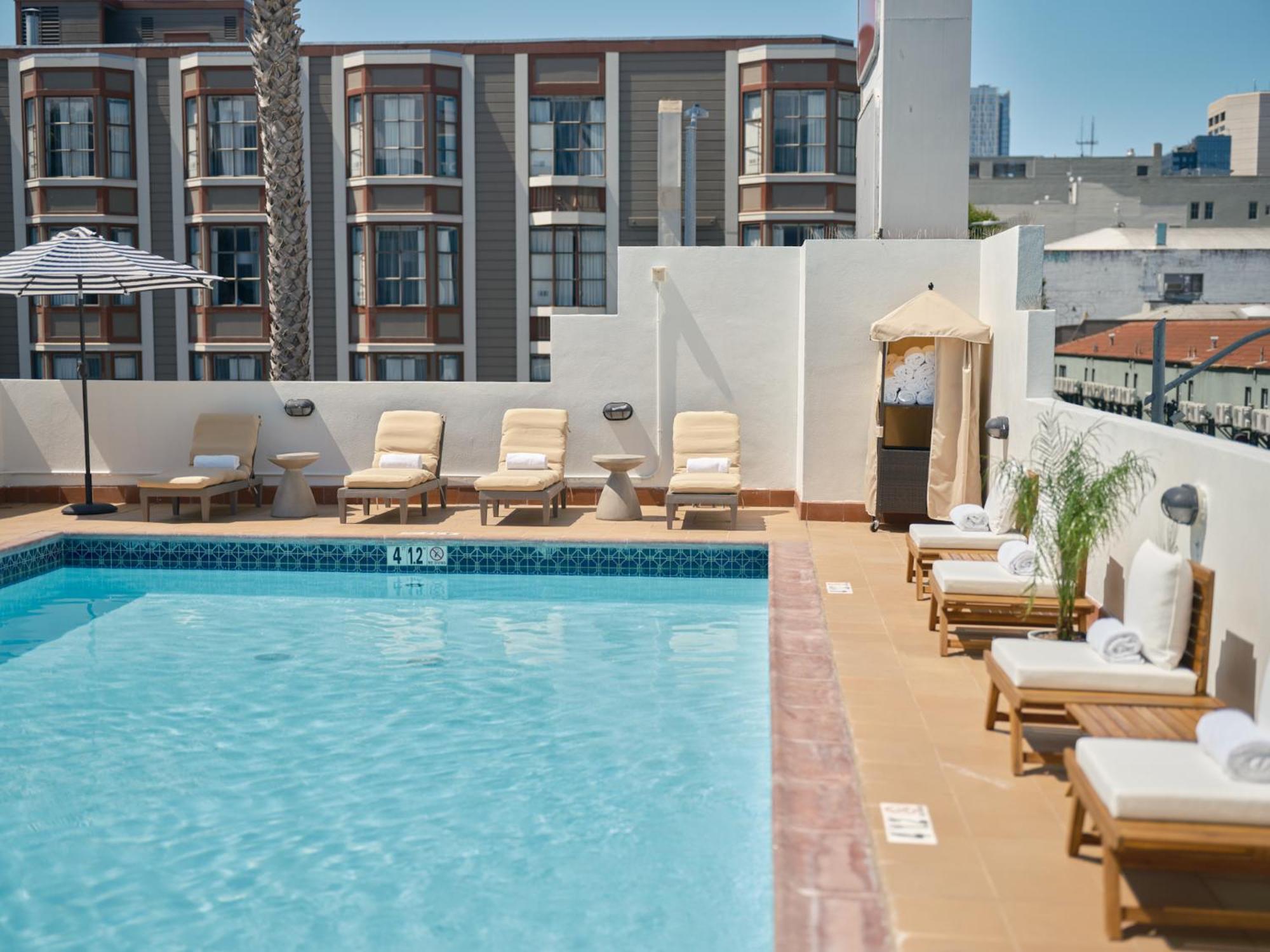 Fiona Hotel 3*