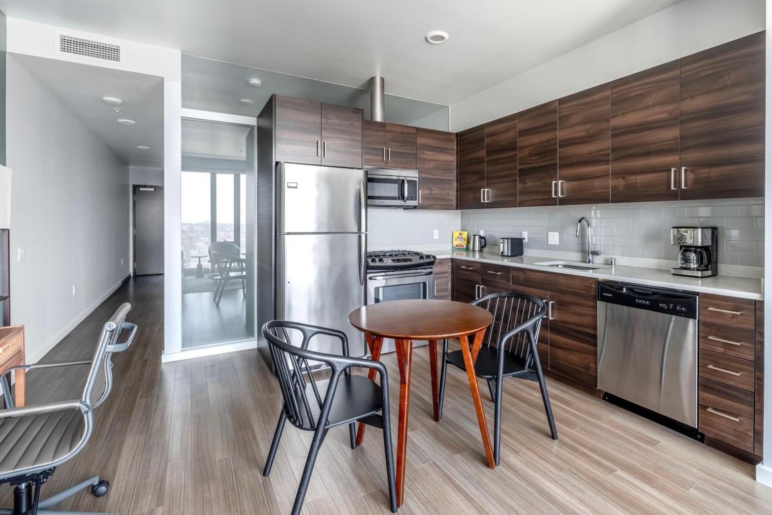 Soma 1br W Yoga Rooftop Movie Theater Nr Bars Sfo-1484 * San Francisco