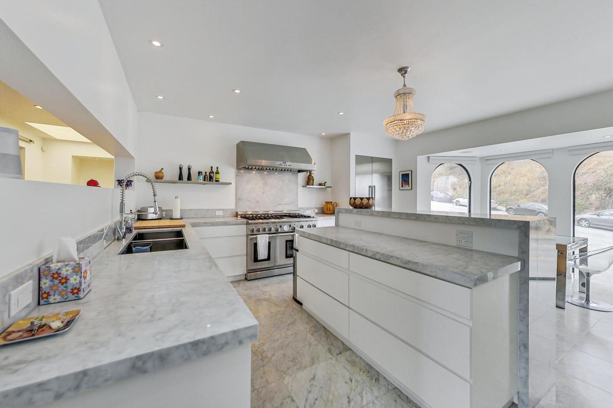 Luxury 3br - Pano Views, Steam & Deck *