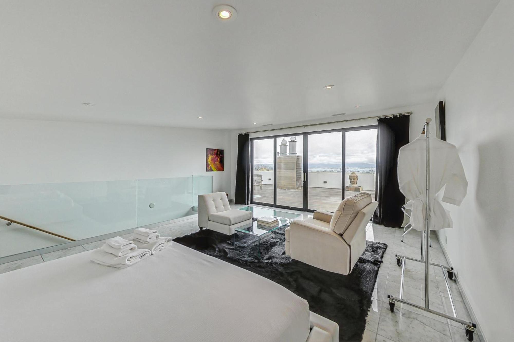 Luxury 3br - Pano Views, Steam & Deck Holiday home
