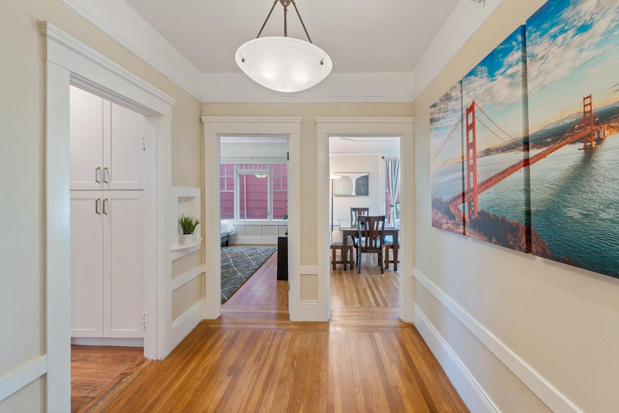 Cozy 2br Retreat With Parking & Laundry Apartment