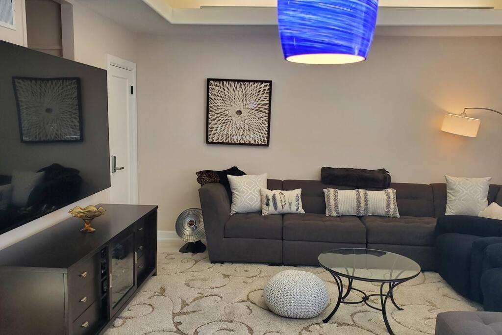 Cozy Sf 4 Bedroom 2 Bath Holiday home *