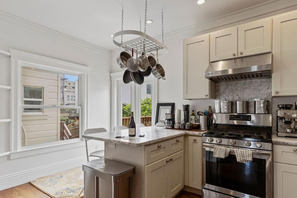 Spacious Sf Haven - Cozy Bedrooms & Modern Kitchen