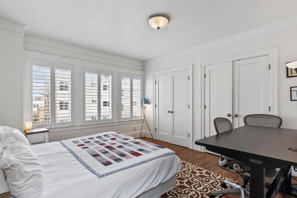 Spacious Sf Haven - Cozy Bedrooms & Modern Kitchen Holiday home *