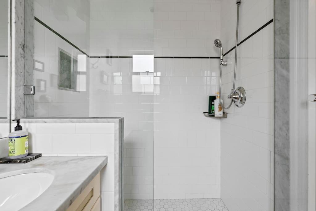 Holiday home Spacious Sf Haven - Cozy Bedrooms & Modern Kitchen
