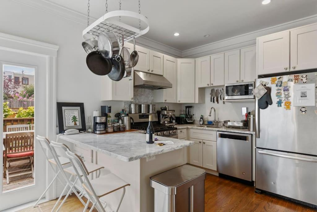 Spacious Sf Haven - Cozy Bedrooms & Modern Kitchen Holiday home *