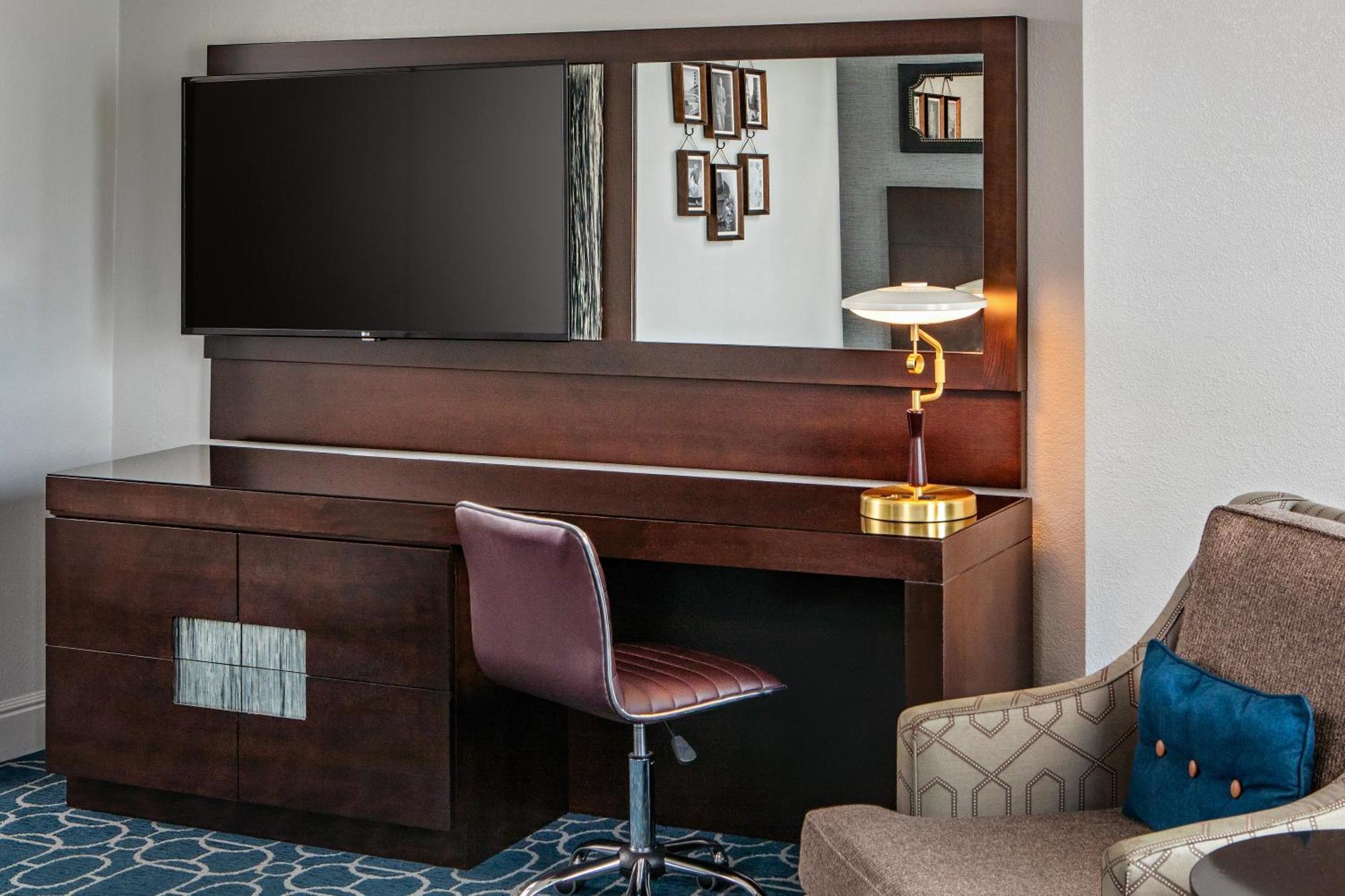 Hotel Adagio, Autograph Collection 4*